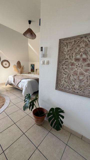 Independent bohemian cozy space Pool and Parking Saint-Gilles