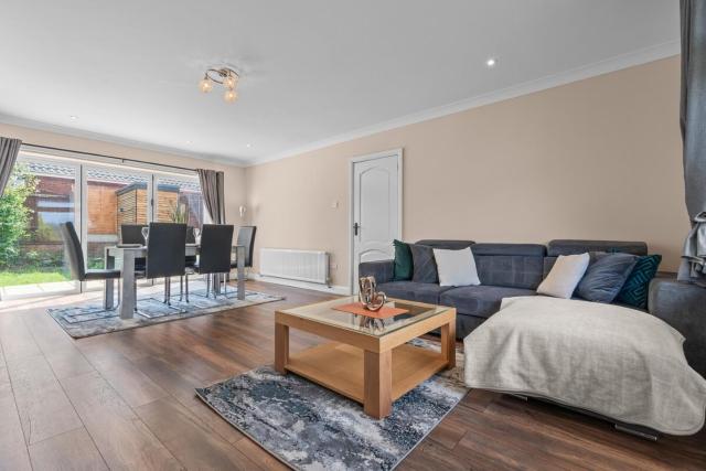 #210 Spacious Aldridge Home - Sleeps 10