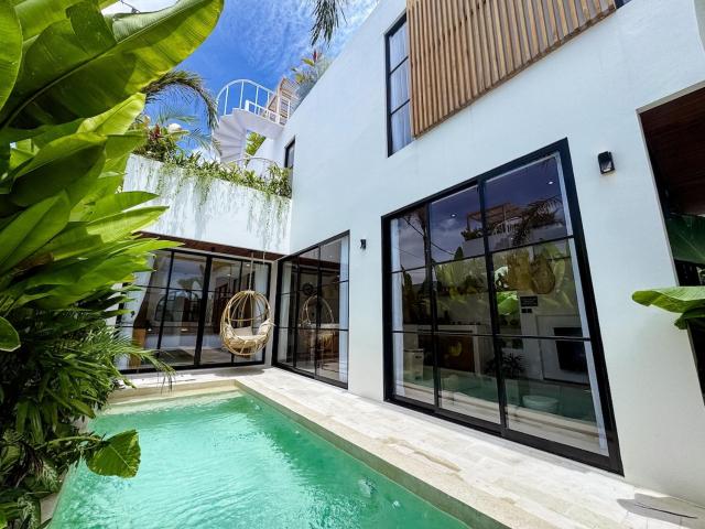 Casa Cemagi - Modern Villa Rooftop Lounge & Tropical Pool