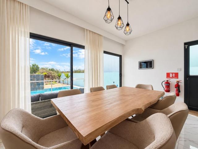 Villa Siaan- 3 bedroom with private pool in Grand bay