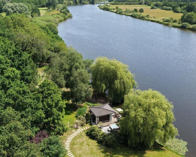 Slapen aan het Ven - Privé wellness lodge aan het water