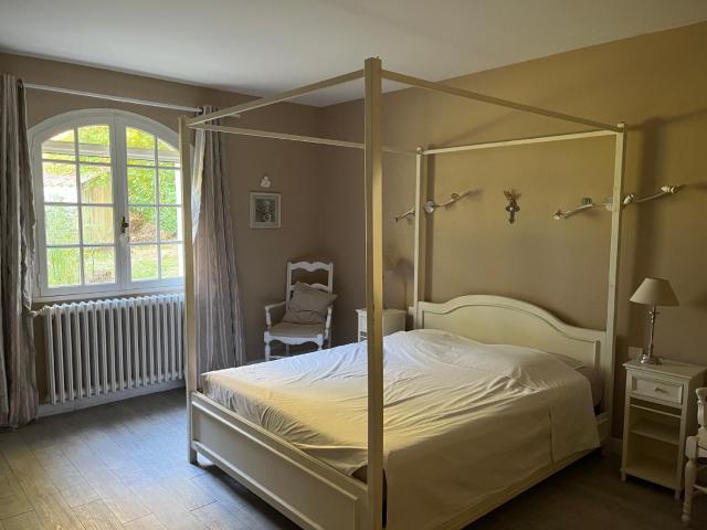 Aile indépendante d'une grande villa avec terrasse