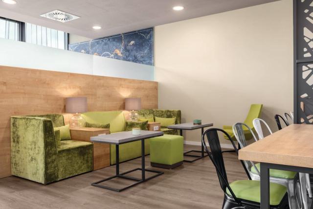 Super 8 by Wyndham Oberhausen am Centro