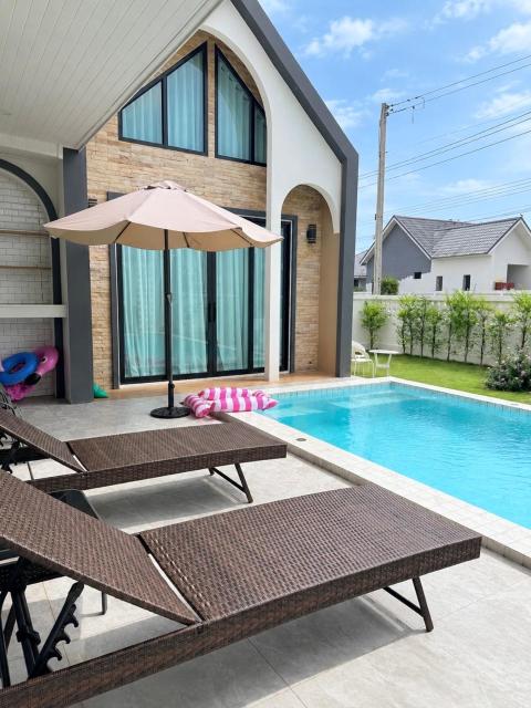 N&C Mountain Pool Villa Huahin