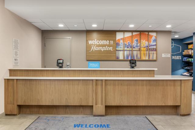 Hampton Inn & Suites Cincinnati / Uptown - University Area