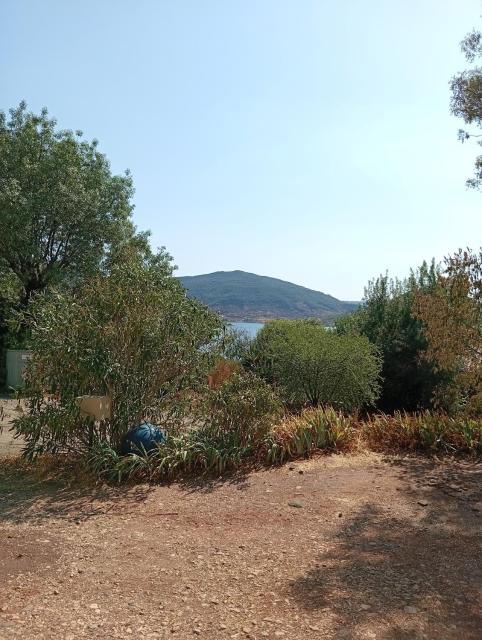 Pause nature au Salagou - T2 climatisé à 300m à pied du lac