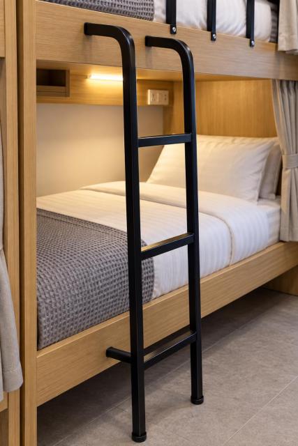 Premium Capsule Hostel Near Downtown Emirate Metro