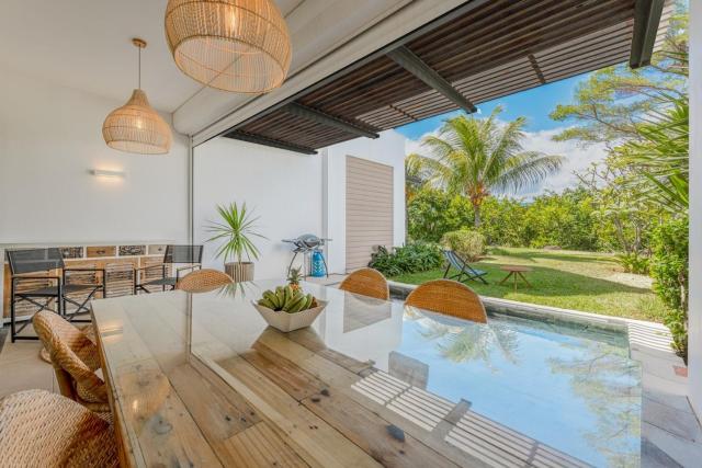 Riverside Serenity Duplex pool sea beach access