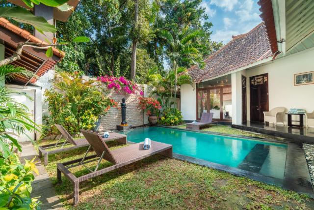 5 Bedroom Villa Etnik in Seminyak with Big Garden and Private Pool