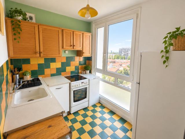 Chambre privée avec lit king-size dans un appartement partagé à 5 min du métro 7 à Paris Orly