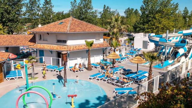 Charmant mobilhome avec terrasse couverte, clim, piscine etc - La Marina 4 Étoiles