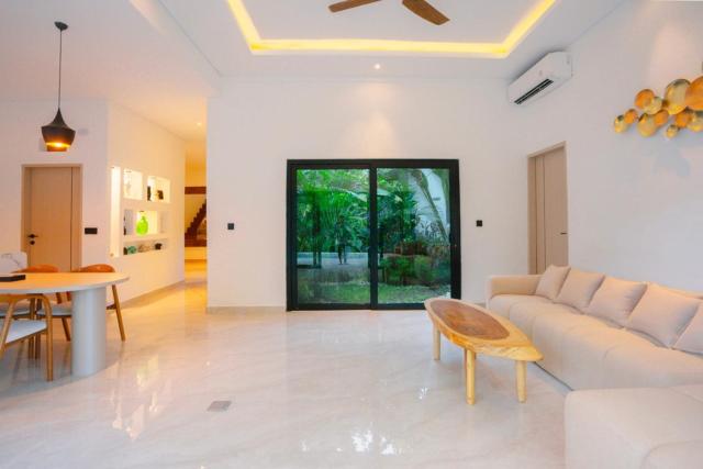 3BR Family Modern Tropical Villa w Private Pool