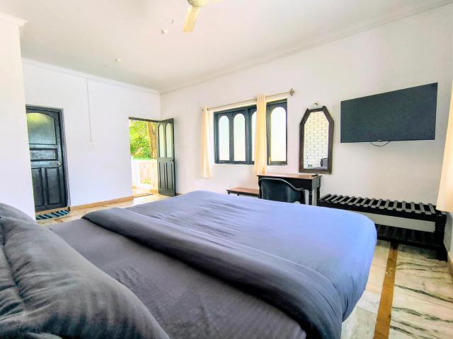 La Petite Boutique Hotel with Pool Near Beach and Airport