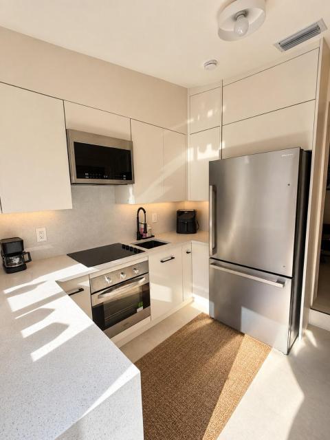 3 ROOMS House - FREE Parking - 15 MiN to the Beach