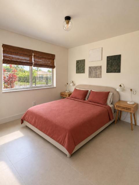 3 ROOMS House - FREE Parking - 15 MiN to the Beach