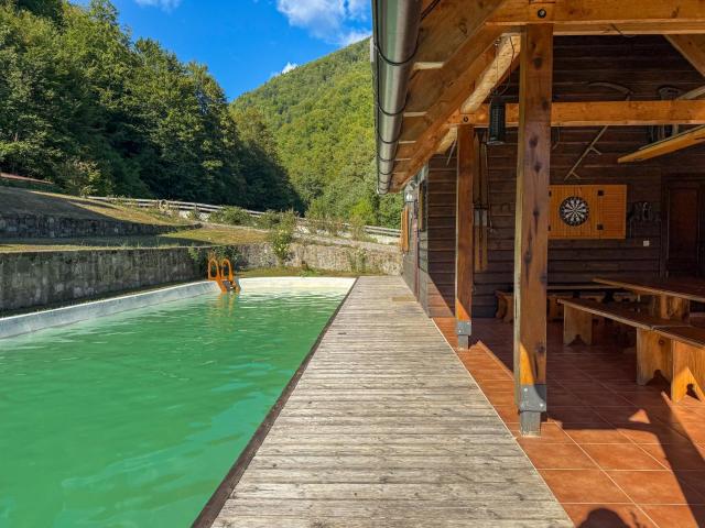 Guest House Poleska Mountain Cabin with Pool