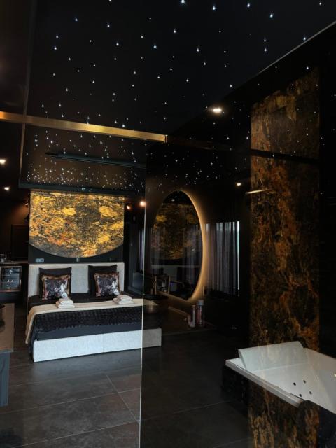La Chambre Sigma - Immersive Luxury SPA Suite