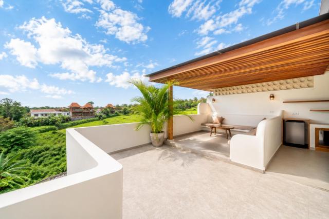 Rivercrest 3BR Villa with Rooftop & Pool near Canggu