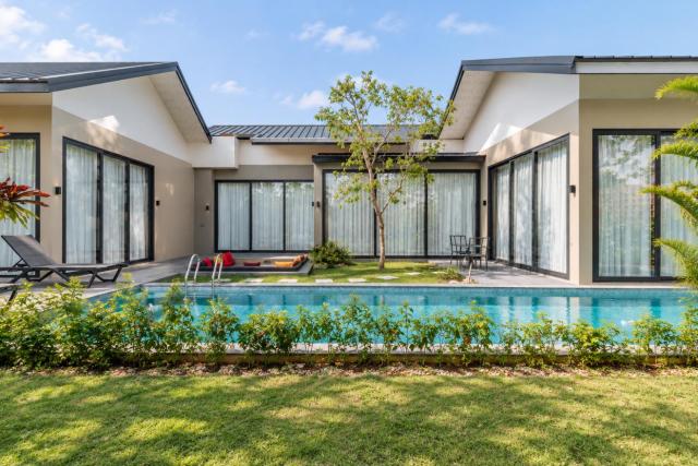 Brand New 3BR Villa Sri Kaewta Private Pool & Garden