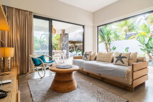 Villa with private pool perfectly located