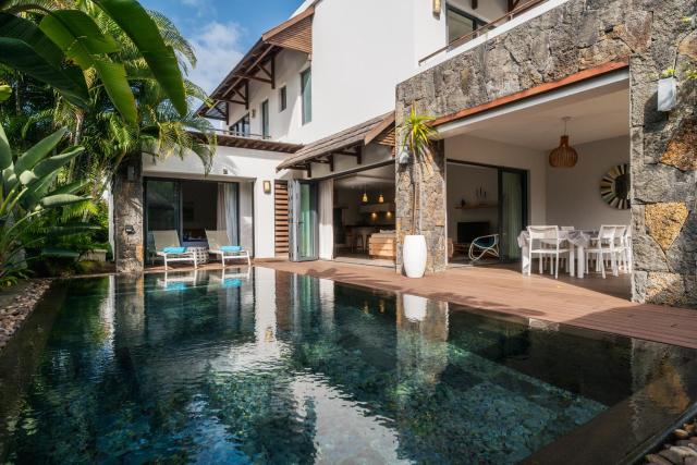 Villa with private pool perfectly located
