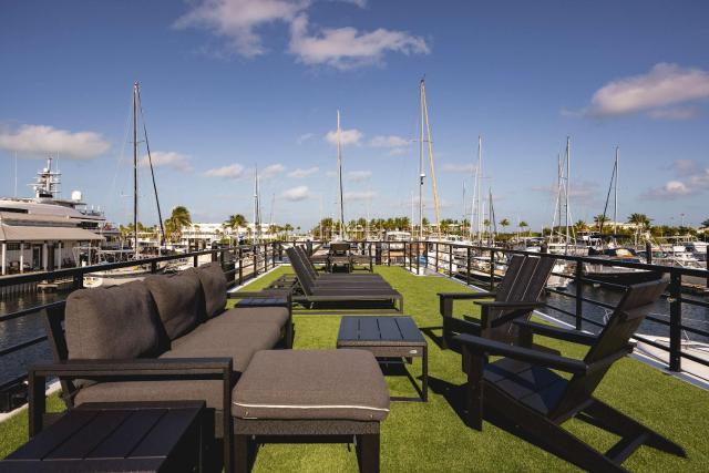 Waterfront & Heated Pool - Break Awai Floating Villa