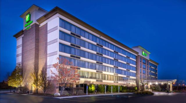 Holiday Inn & Suites Warren by IHG