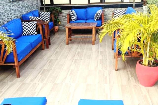COZY NEST Apt| Wi-Fi | Near town| Laundry Rm | Generator