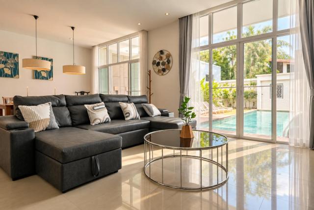 Cozy 3-Bedroom Pool Villa at Oxygen Bang Tao by Metrika