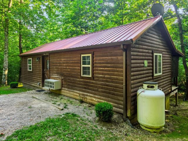 Buckeye Hut at Avenwood Cabins