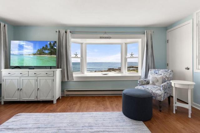 Sunrise Sanctuary Walk to Wallis Ocean Views