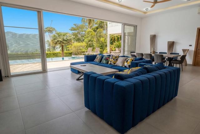 Luxury 5BR Jungle View with private Pool&Gym