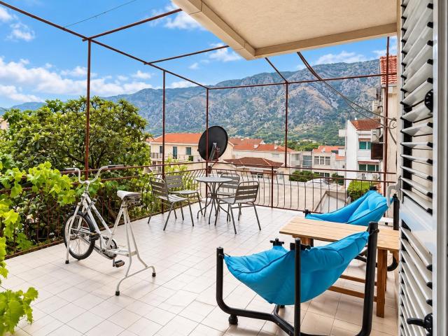Golden Bay Apartment