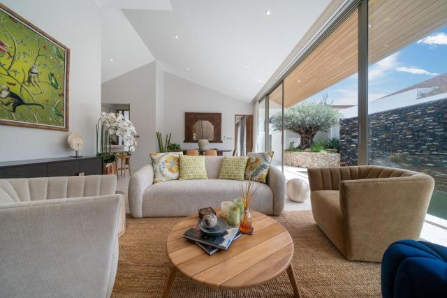 Modern Luxury 3BR Pool Villa - Stroll to Bangtao