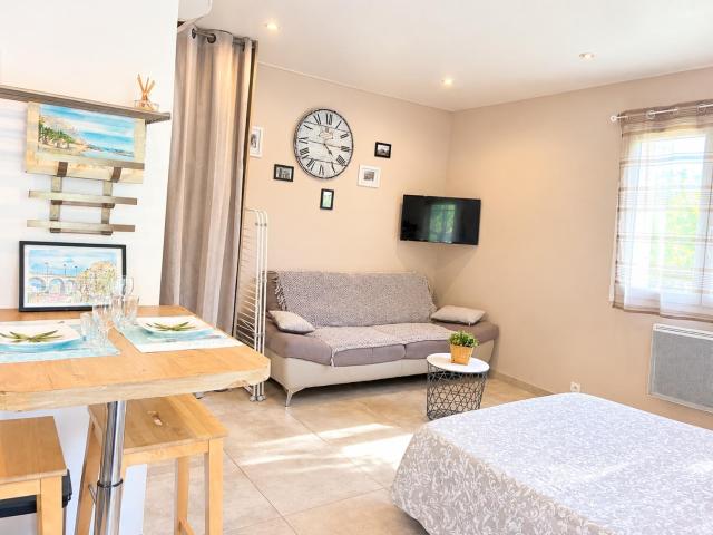 STUDIO pied village EZE - dans VILLA - Parking Gratuit