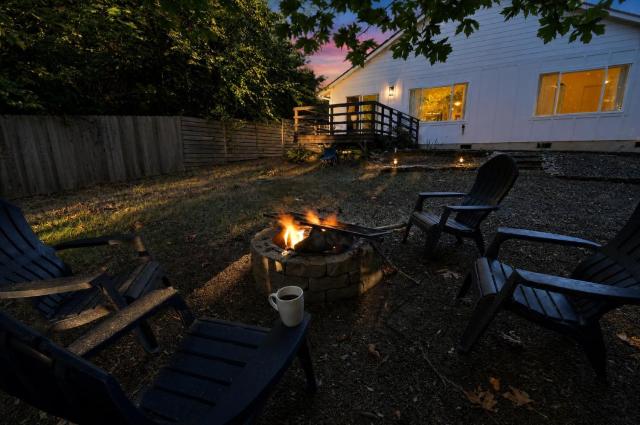 Near Mason Lake - Fast WiFi - Near Mason Hospital - Sleeps 7