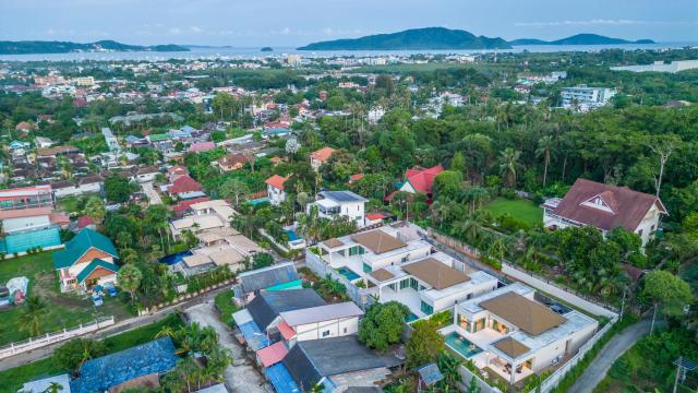 4BR Pool Villa MGM Sky 3 Near Robinson Chalong