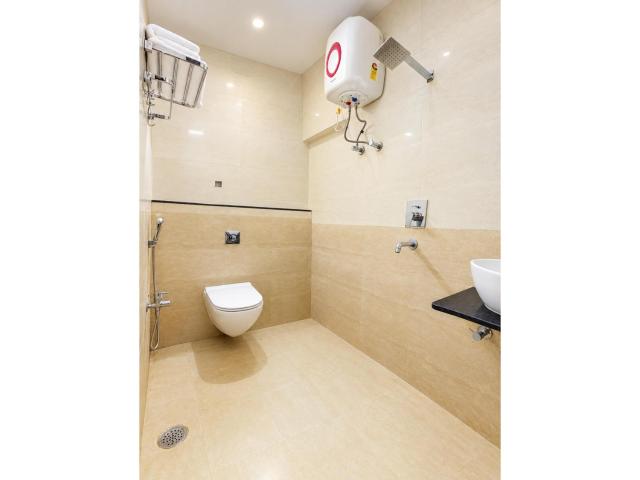 Veda Vatika A Peaceful Family Stay with AC Rooms, Lift, Free Wi-Fi, 24-hour front desk, Room Service & Modern Amenities Near Kashi Vishwanath Temple and Dashshwamedh Ghat Walking Distance to Railway station