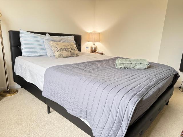 Wonderful room in great neighborhood in PRIVATE HOUSE for One Person Only