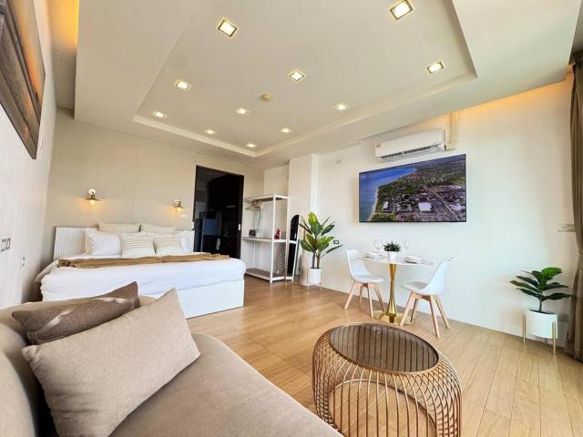 Rooftop Pool & Balcony in Beachfront Karon Condo