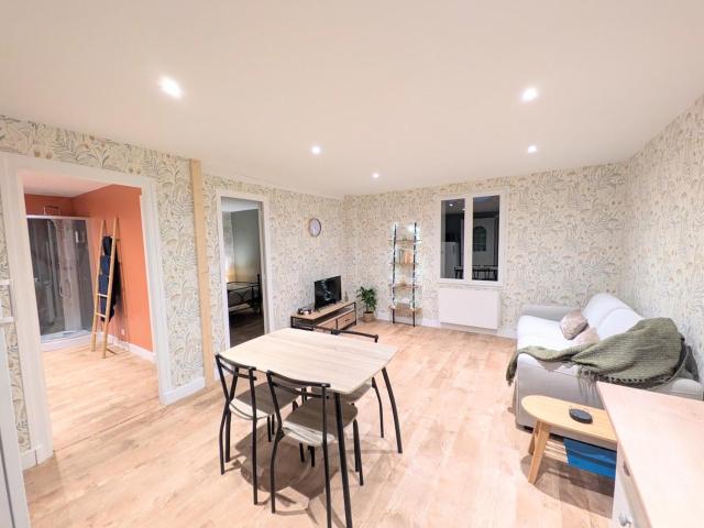 Appartement spacieux avec terrasse privée proche A20
