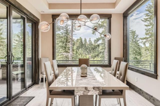 LUXE Morrison Estate with Speakeasy and Sauna