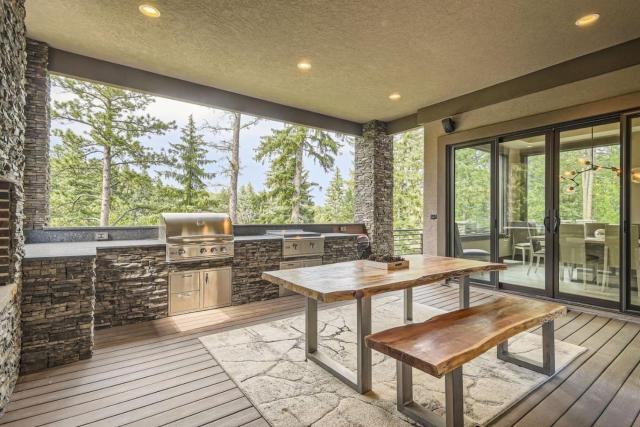 LUXE Morrison Estate with Speakeasy and Sauna