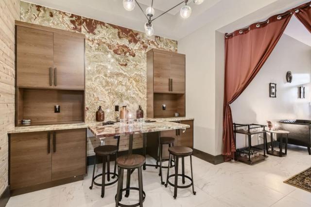 LUXE Morrison Estate with Speakeasy and Sauna