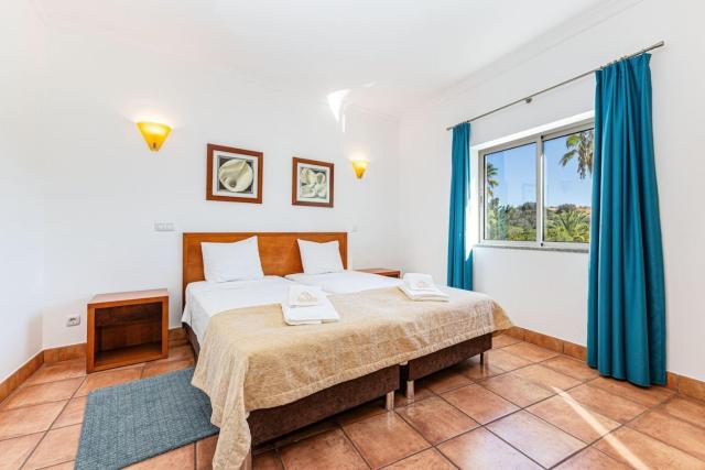 Porto de Mós Retreat | Sea View, Pool & Gym
