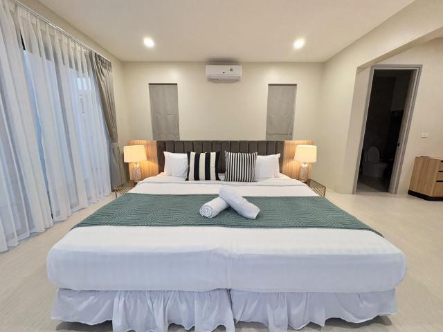 Modern 3 Bedrooms Pool Villa in Layan