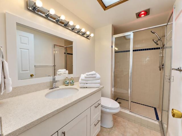 Mercer Island Town Suites