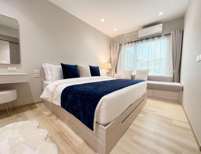 Title Serenity 1-Bedroom Suite with Balcony and pool view by TVC SRC6709