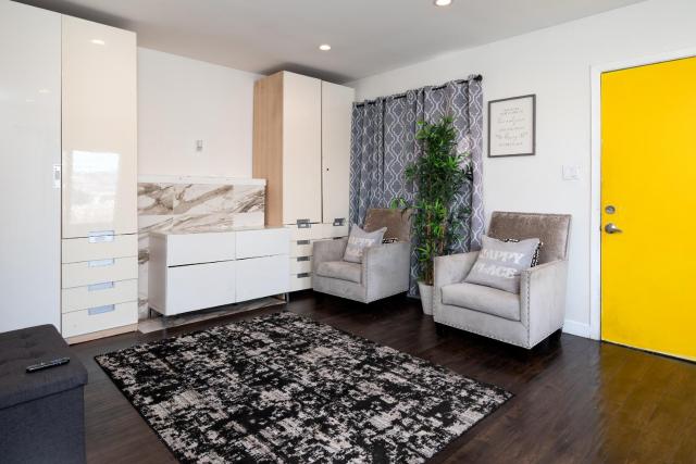 Comfort and Cozy stay Free parking on site