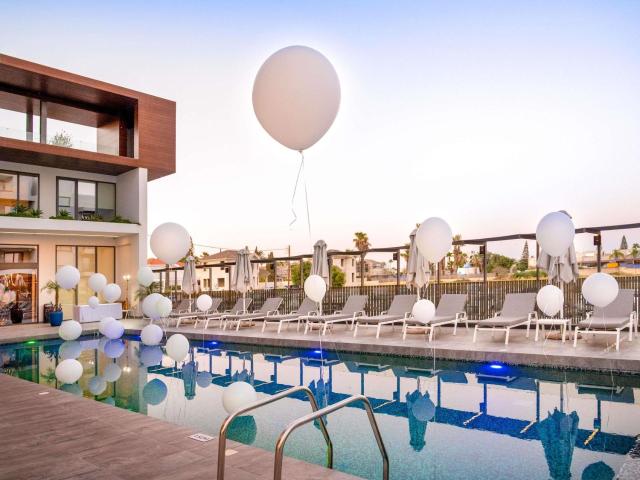 Mercure Larnaca Beach Resort